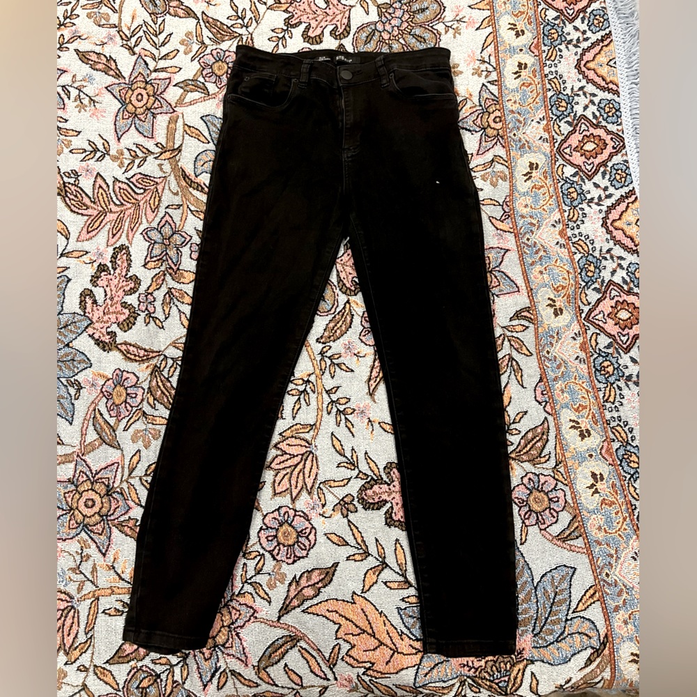 Black cut offs, stretch.